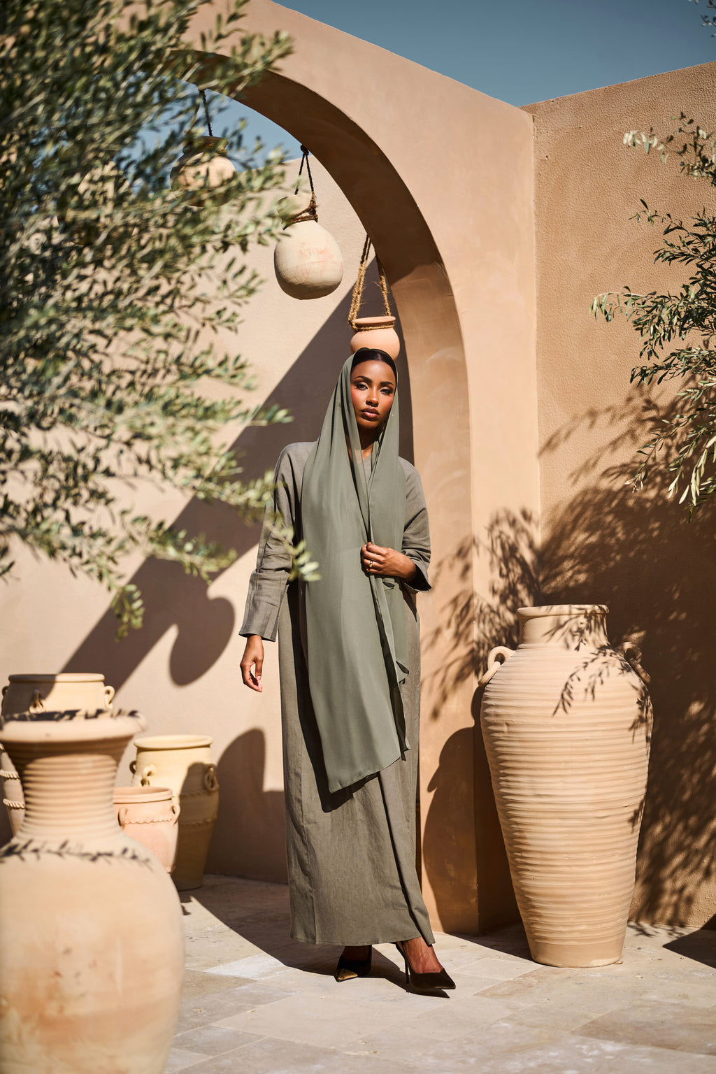 Olive Grove Closed Abaya - Slim Cut