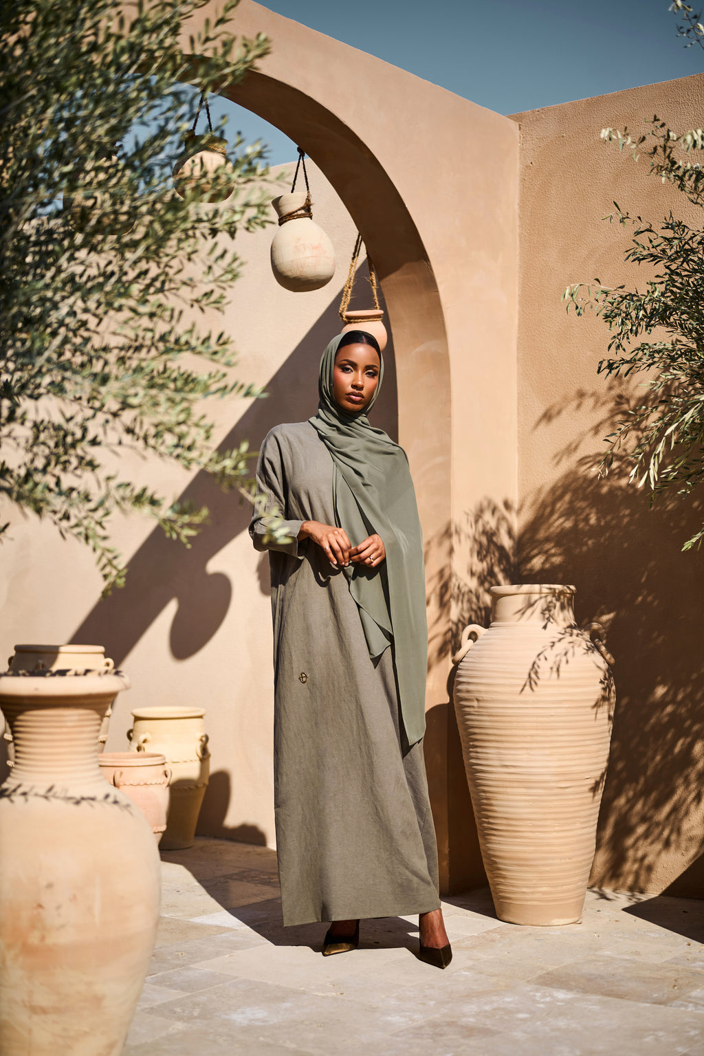 Olive Grove Closed Abaya - Slim Cut