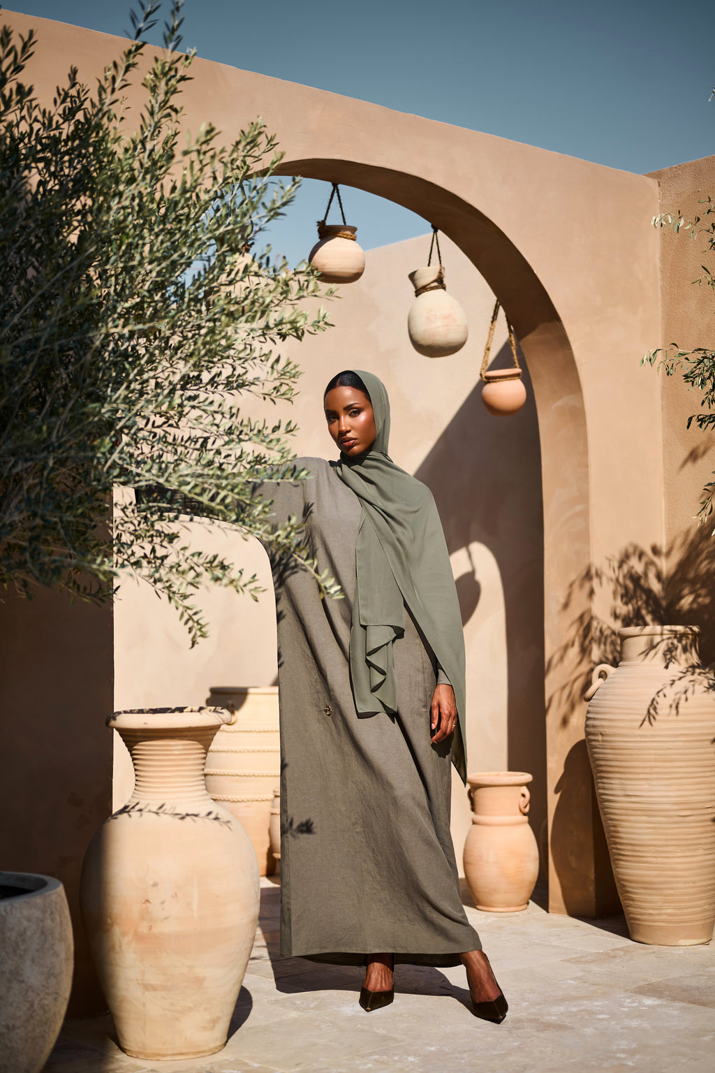 Olive Grove Closed Abaya - Slim Cut
