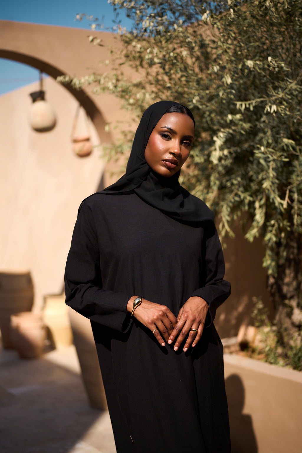 Charcoal Loom Closed Abaya - Slim Cut