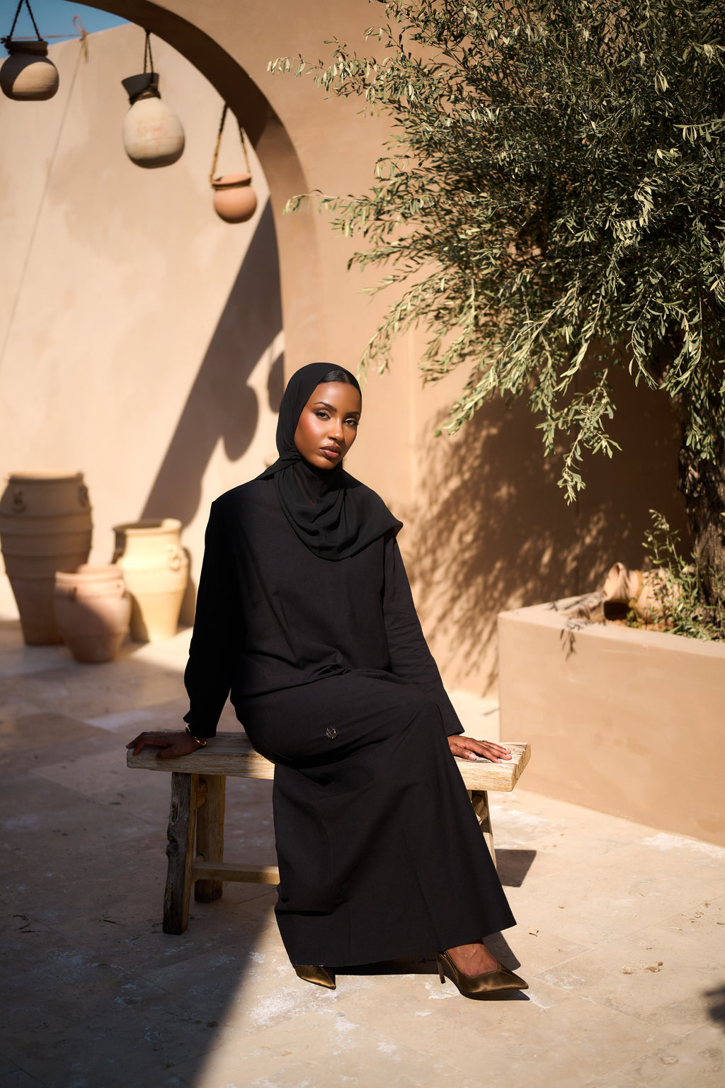 Charcoal Loom Closed Abaya - Slim Cut