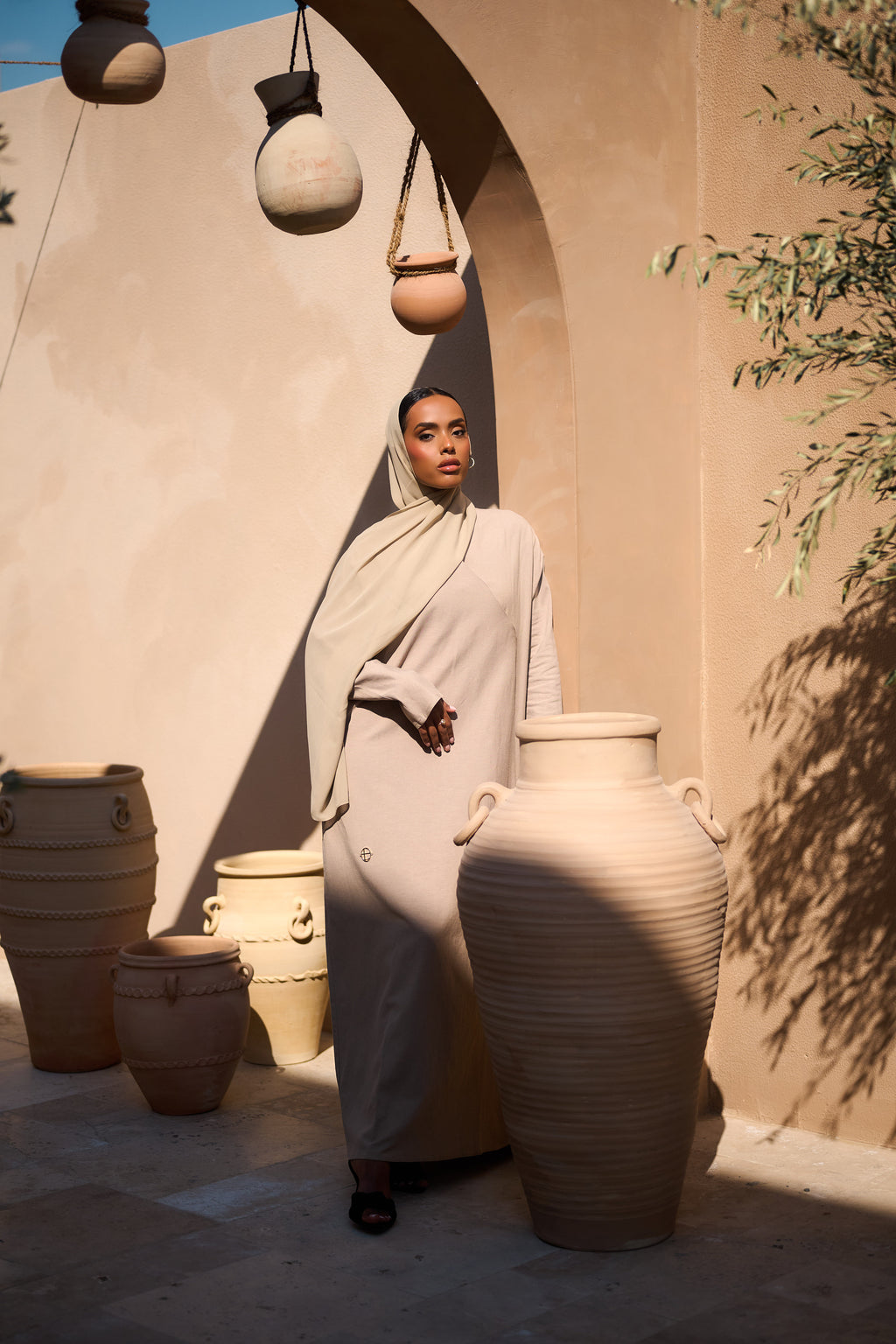 Raw Oat Closed Abaya - Slim Cut