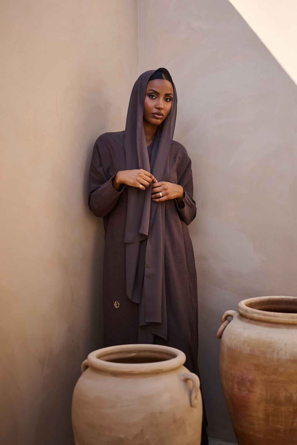 Umber Musk Closed Abaya - Slim Cut
