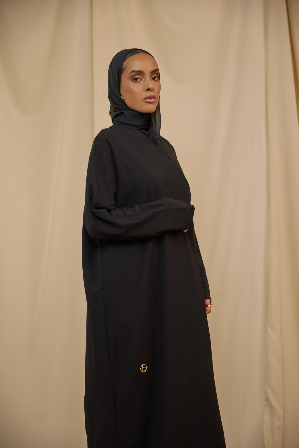 Charcoal Loom Closed Abaya - Slim Cut