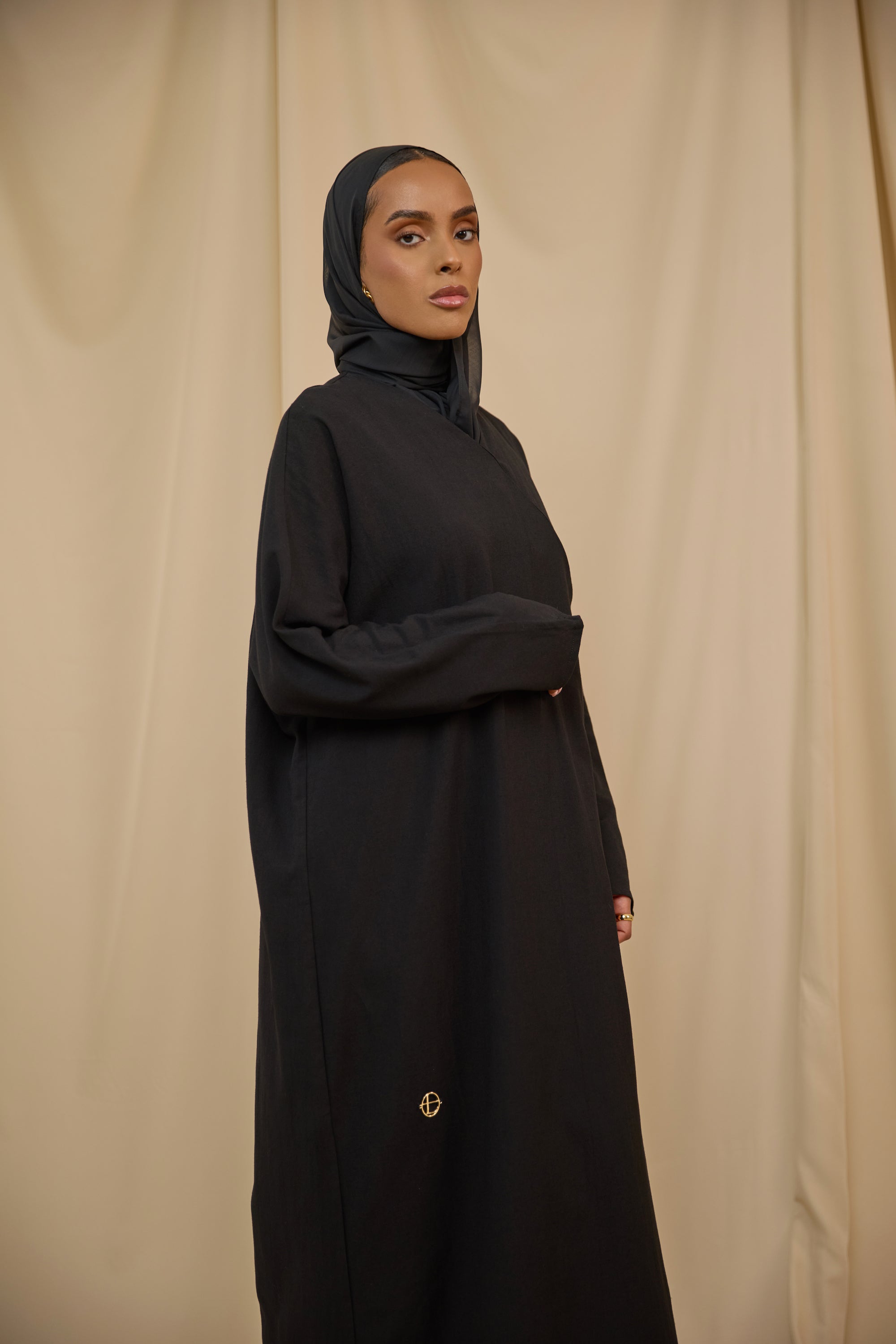 Charcoal Loom Closed Abaya - Slim Cut