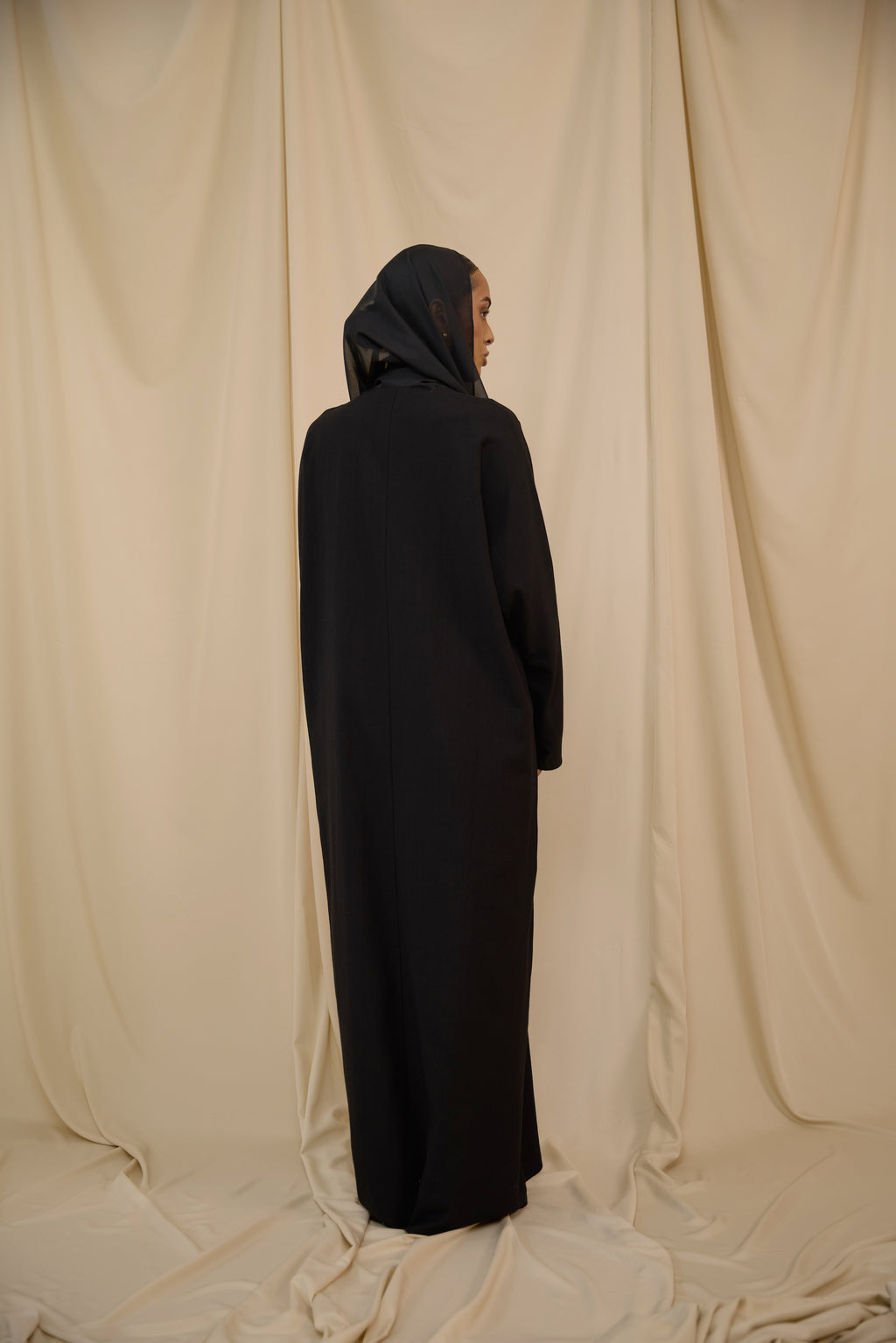 Charcoal Loom Closed Abaya - Slim Cut