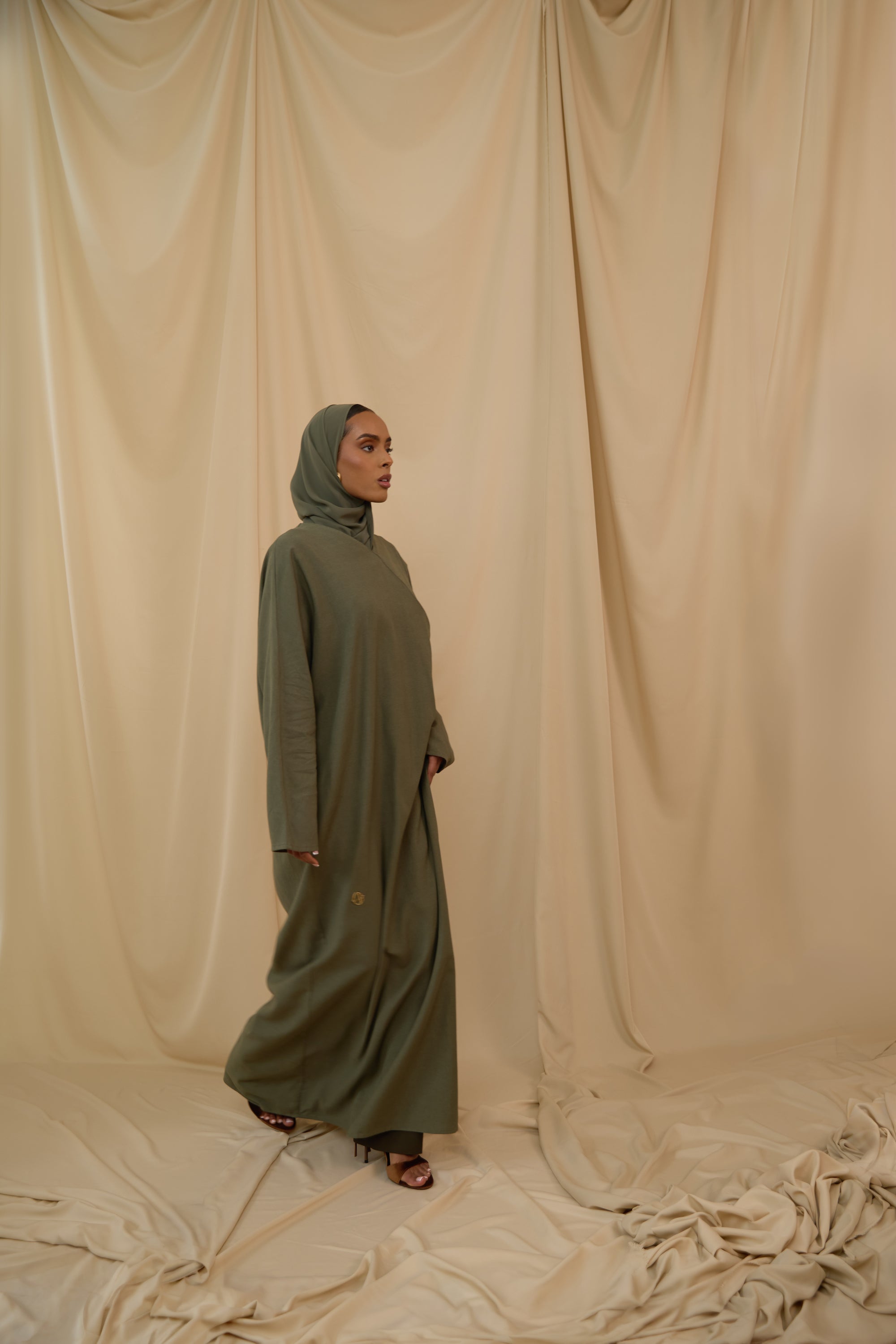 Olive Grove Closed Abaya - Slim Cut