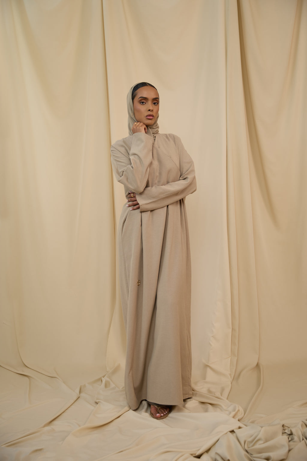 Raw Oat Closed Abaya - Slim Cut