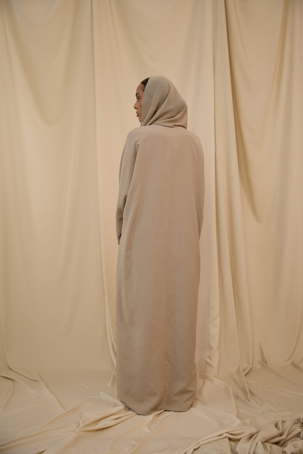 Raw Oat Closed Abaya - Slim Cut