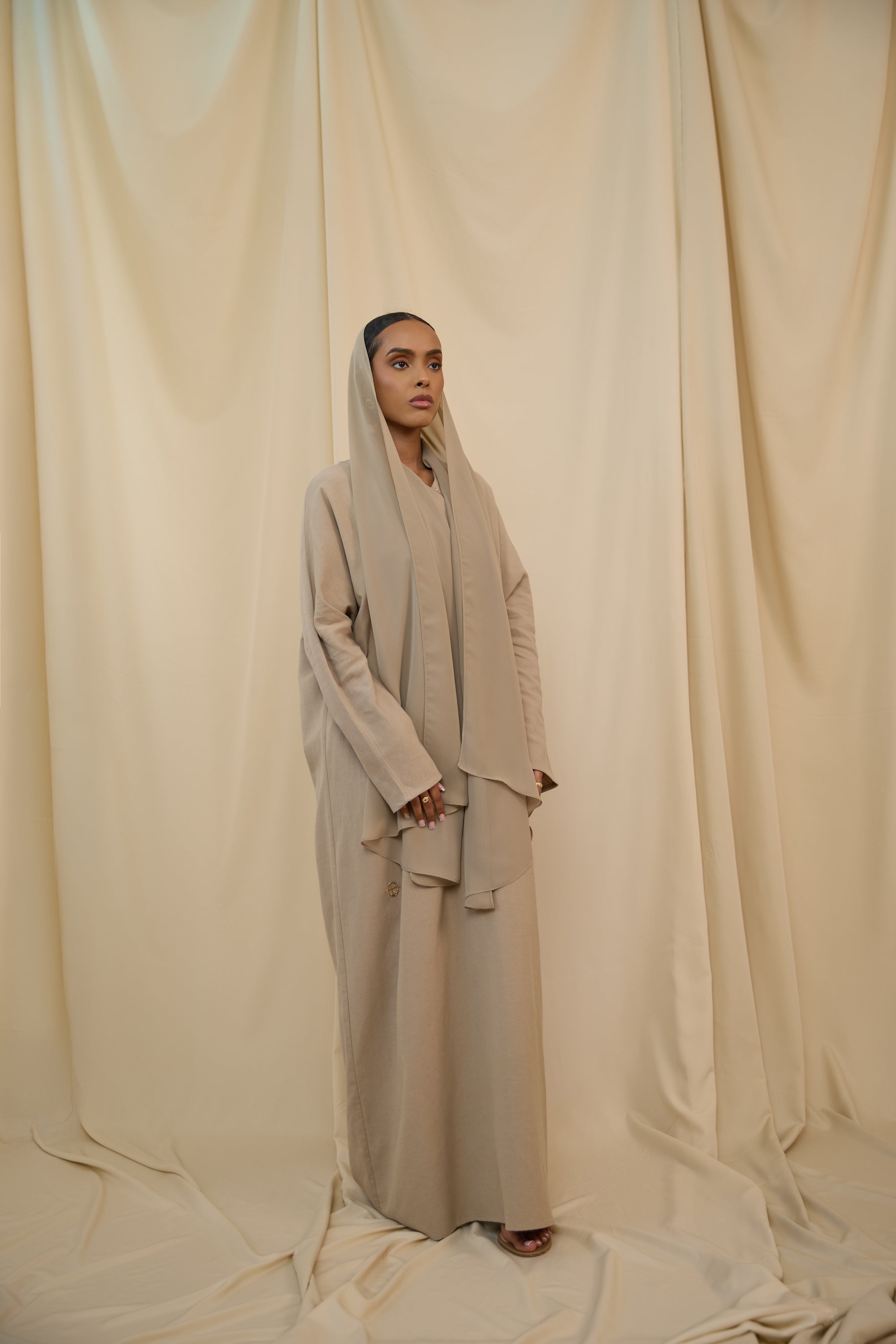Raw Oat Closed Abaya - Slim Cut