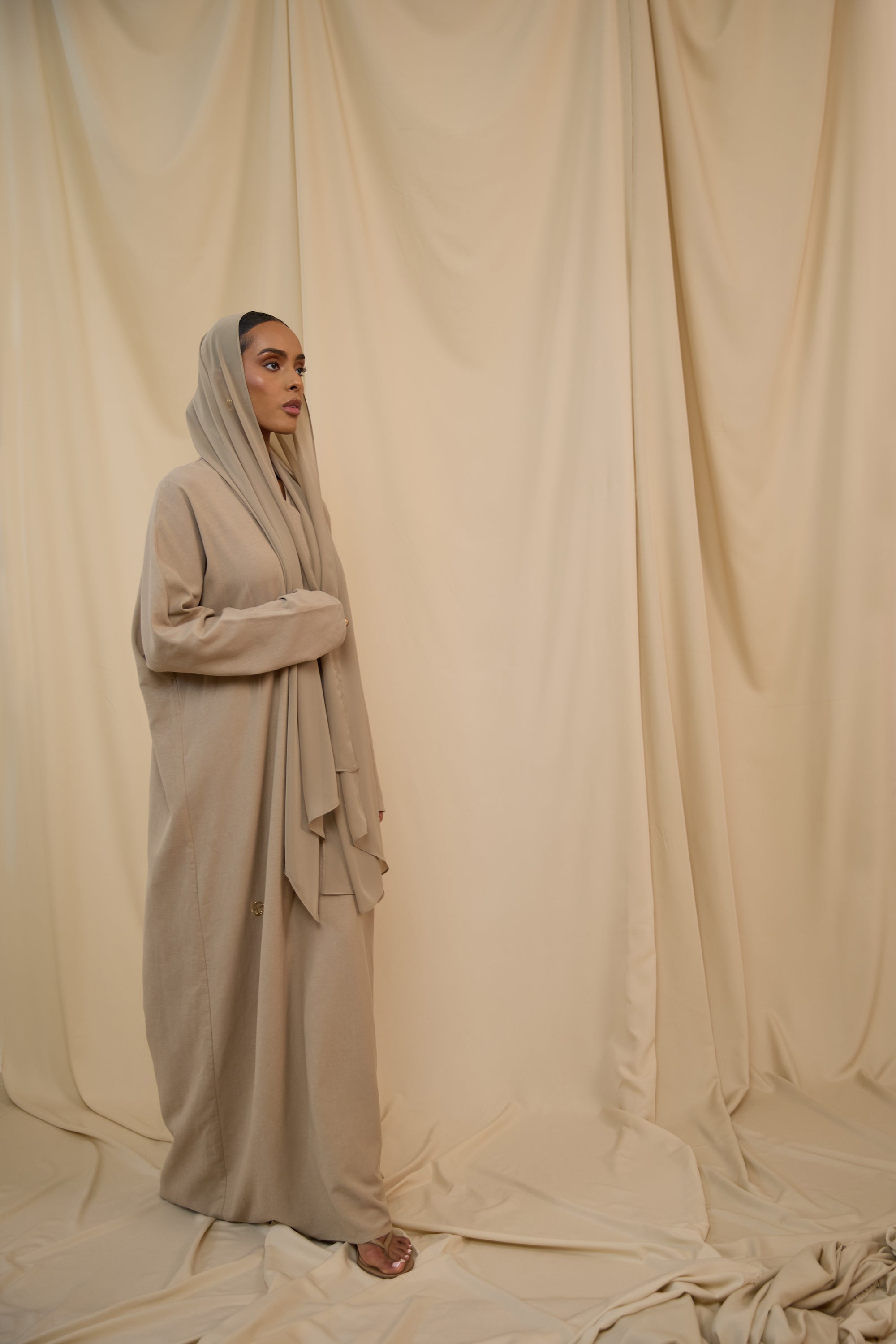 Raw Oat Closed Abaya - Slim Cut