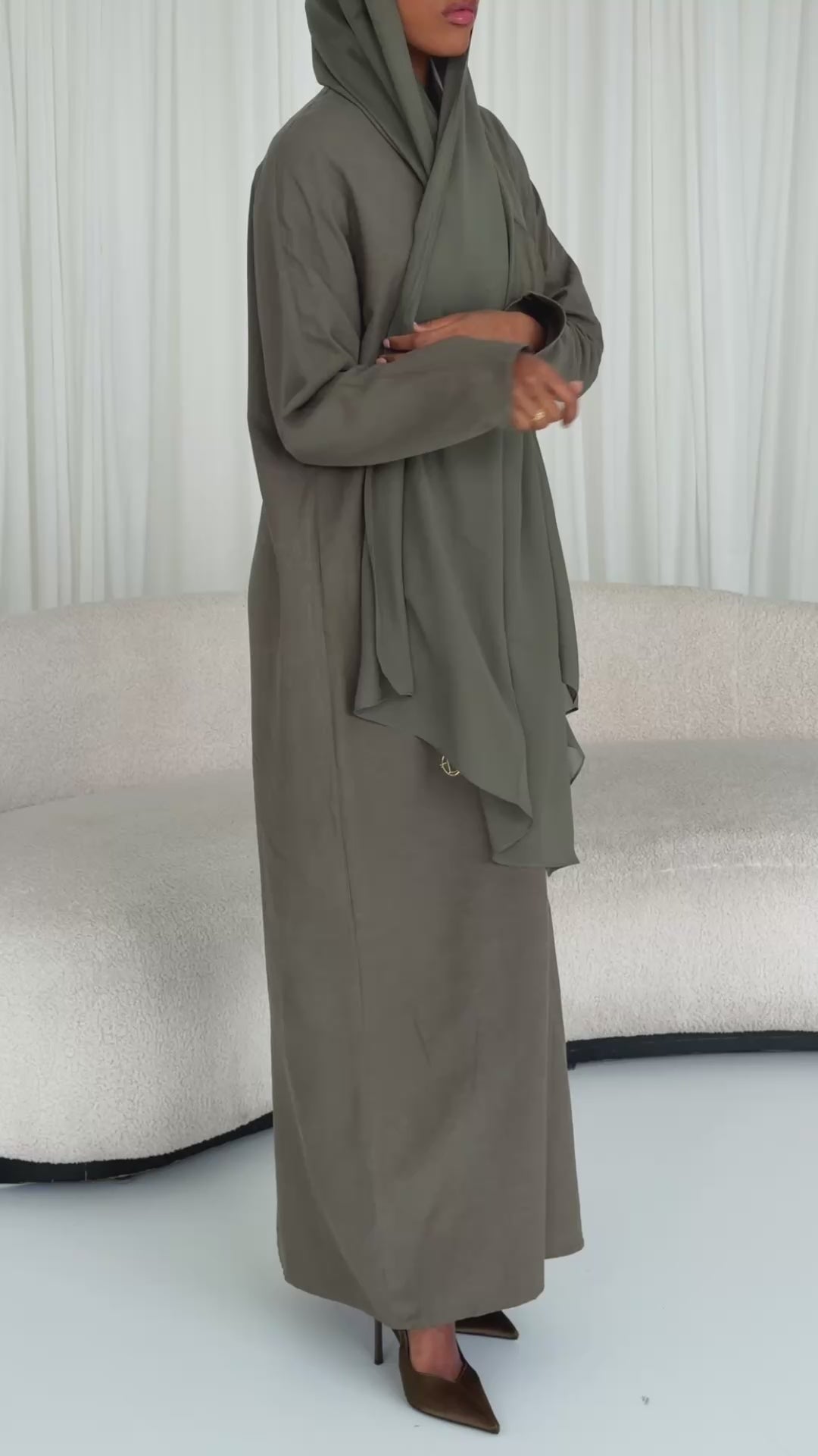 Umber Musk Closed Abaya - Slim Cut