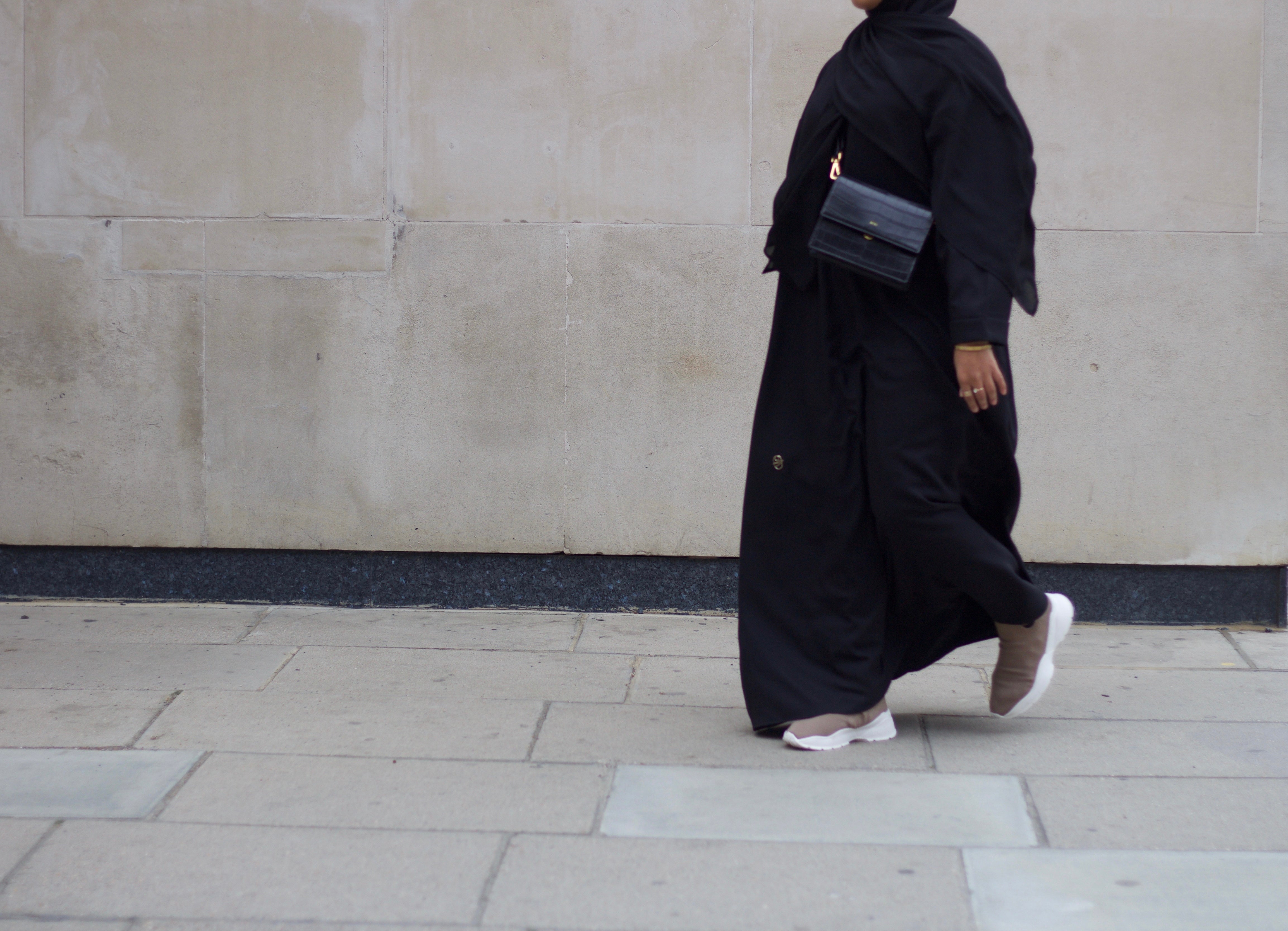 Classic Blends Closed Abaya - Opium Black